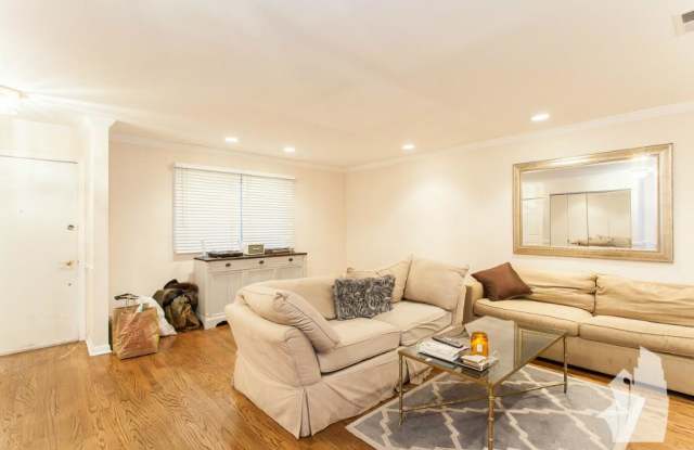 1330 N Lasalle Dr photos photos