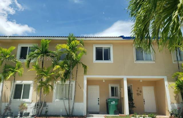 17606 SW 139th Ct Gallery 1