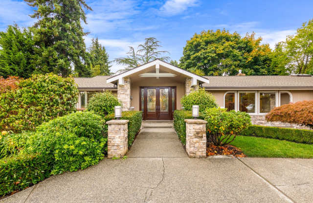 Welcoming Clyde Hill 5 Bedroom 3 Bath Home photos photos