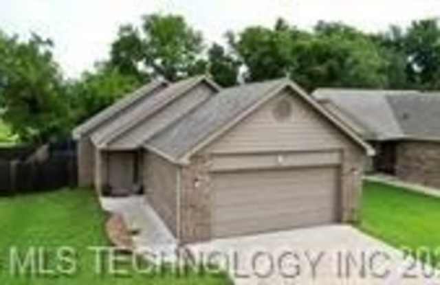 405 E Birch Street - 405 East Birch Street, Coweta, OK 74429