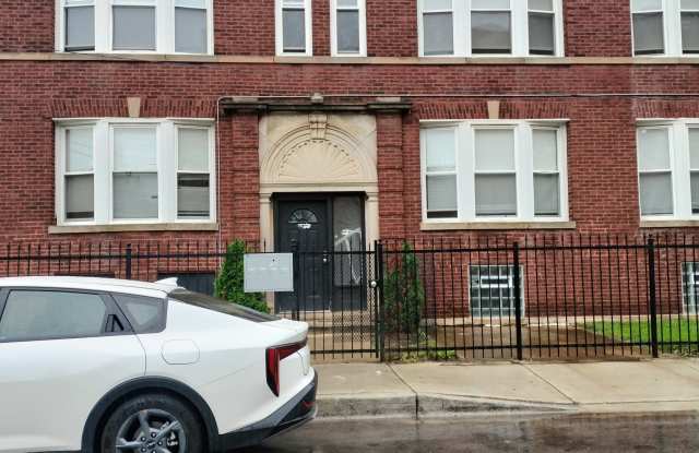 6601 South Green Street - 819-2 Gallery 1