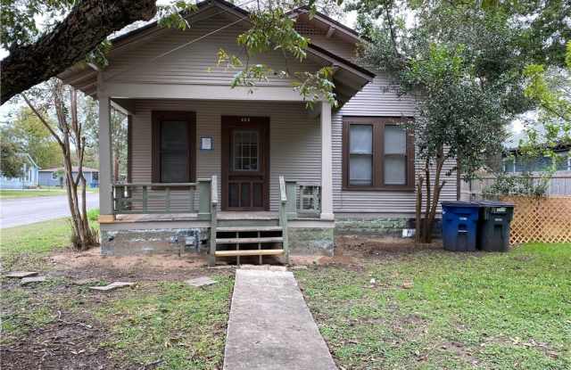 405 S Washington Avenue - 405 South Washington Avenue, New Braunfels, TX 78130