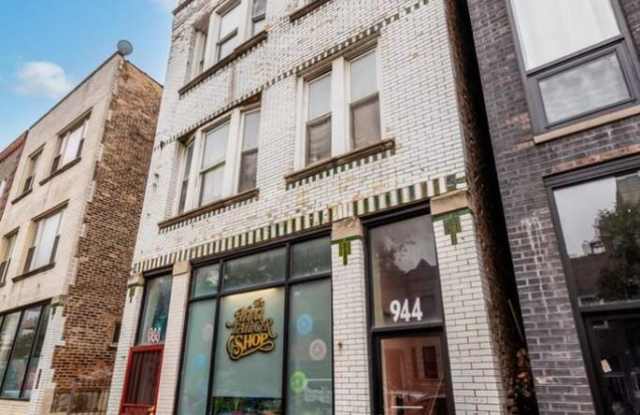 944 North Damen Avenue photos photos