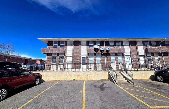 Charming 2-Bedroom, 2-Bath Townhome-Style Unit in Edgewater photos photos