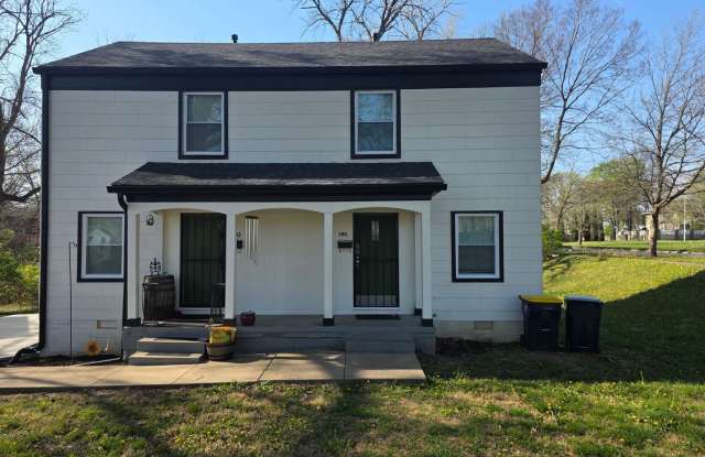 Cozy & Updated Duplex – Close to UMKC, Rockhurst & More photos photos