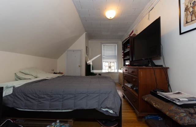 Large 3 bed in Allston Gallery 3