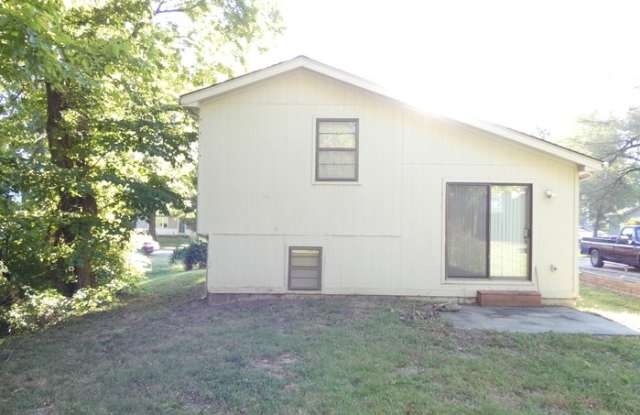 7016 North Troost Avenue Gallery 2