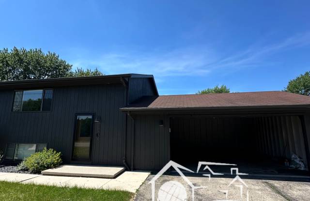 1546 Manitowoc Road - 2 photos photos