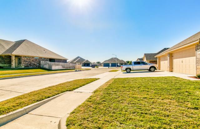 4919 Opal Court - 4919 Opal Court, Granbury, TX 76049