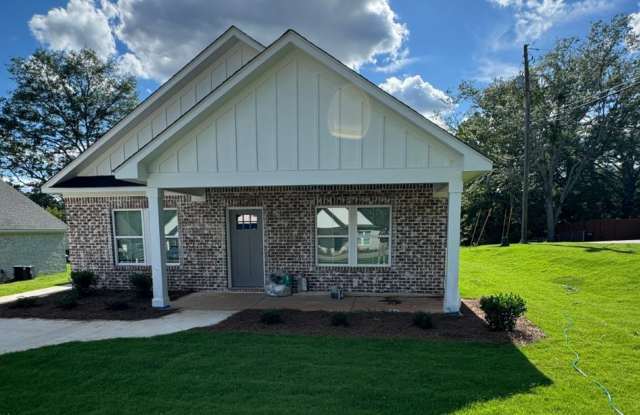 Charming 3BR/2BA with Easy Access to Shopping & Dining photos photos