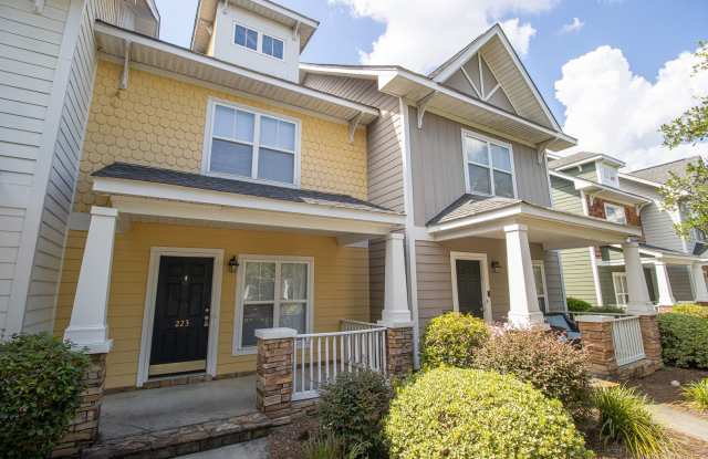 Discover comfortable living in Hampton Forest — a charming 2 bedroom, 2.5 bath townhouse Gallery 1