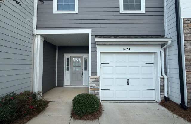 3BR/2.5BA Townhome in Paddlers Cove | Garage, Lake Access, Lawn Care Included Gallery 3