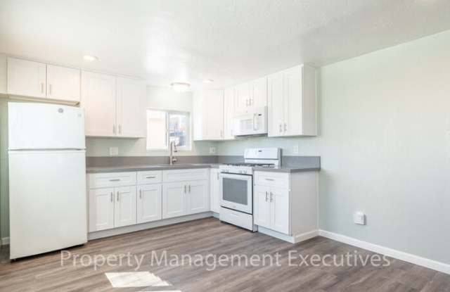 4236 Winona Avenue Gallery 2