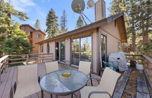 Fully Furnished 4-Bedroom, 3.5-Bathroom Home in Tahoe Hills Gallery 1