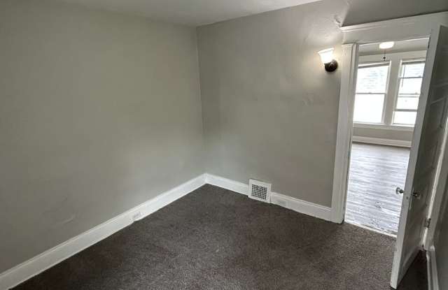 12918 Ferris Avenue Gallery 4