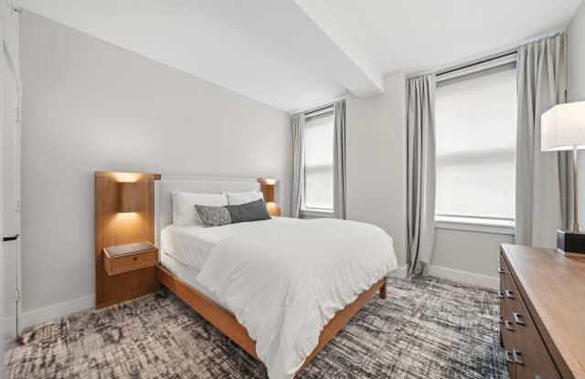 Upgraded Downtown Condo Gallery 4