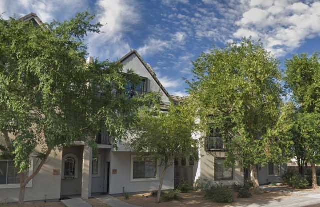 2831 E Pinchot Avenue Gallery 4