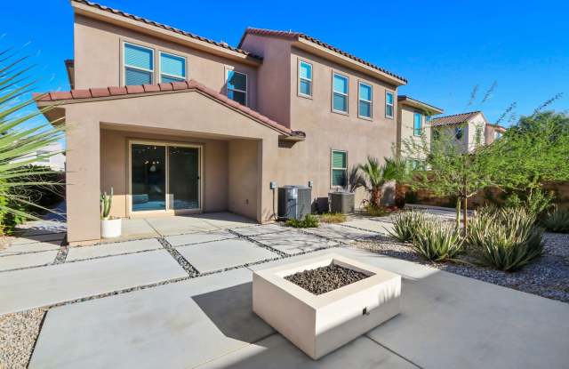 Modern 3 Bed Home in University Park | Solar Included & Resort Amenities Gallery 4
