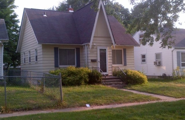 688 E Mansfield Ave - 688 East Mansfield Avenue, Pontiac, MI 48340