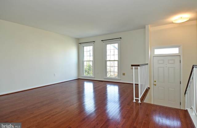 4272 SLEEPY LAKE DRIVE Gallery 2