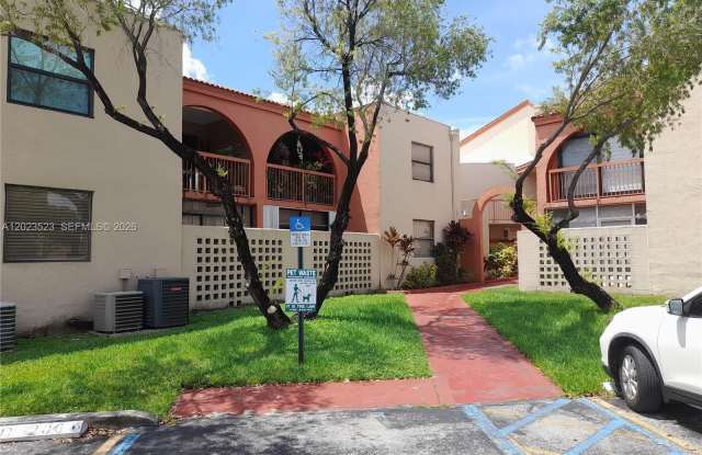 10245 NW 9th St Cir - 10245 Northwest 9th Street Circle, Fountainebleau, FL 33172