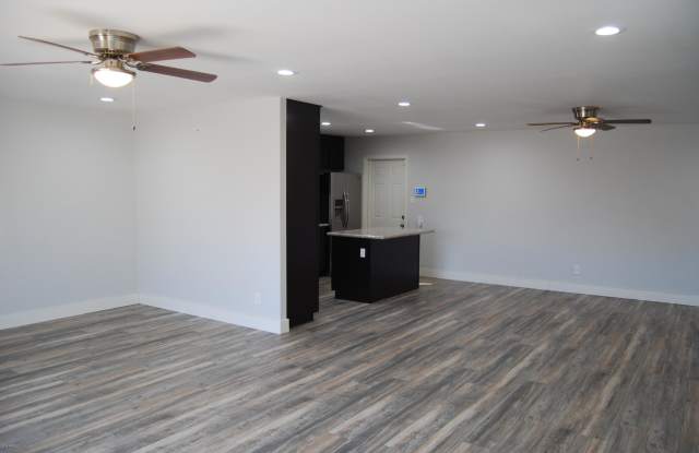 4035 N 79TH Drive Gallery 4