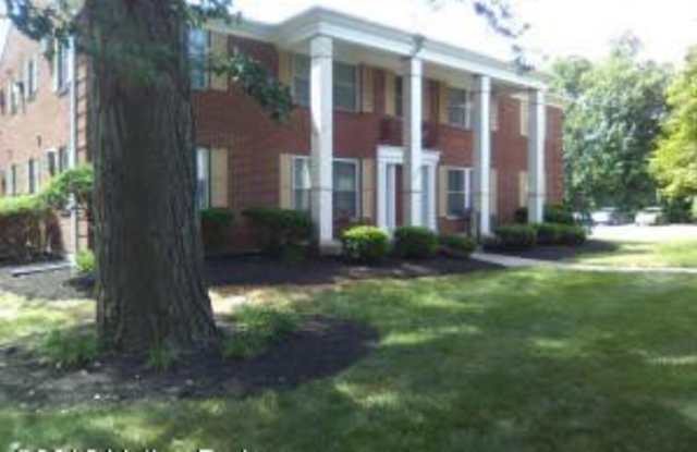 246 Chenoweth Ln Gallery 1