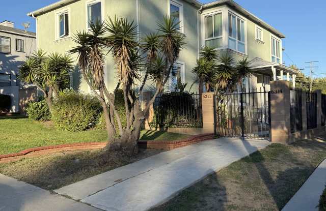 6314 1/2 Overhill Dr photos photos