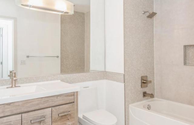 1730 N Northlake Wy Gallery 4