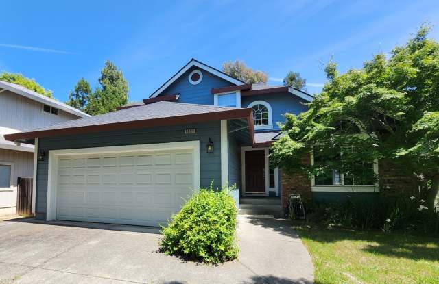 Spacious 4 Bed / 3 Bath Windsor Home photos photos