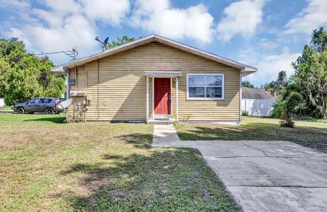 Affordable 2-Bedroom Home with spacious yard photos photos