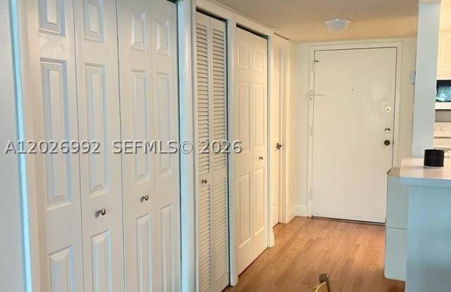 301 Racquet Club Rd Gallery 4
