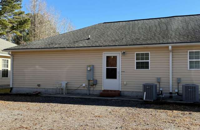2 bedroom, 2 bath apartment - 112 Little Man Lane, Onslow County, NC 28540