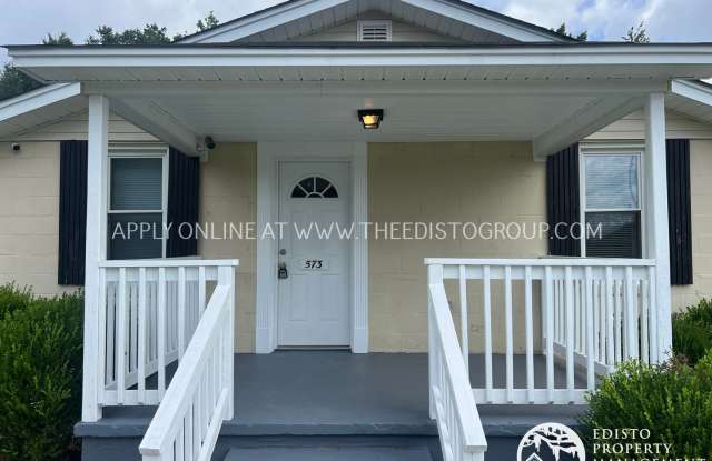 Charming 3BR Home with Screened Porch  Spacious Kitchen photos photos