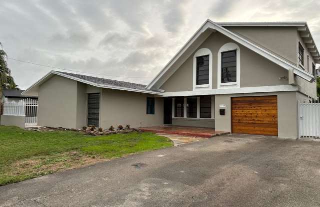 3 Bedroom Pool Home for Rent Gallery 3