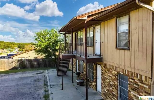 2/1 Apartment Close to Elementary School Gallery 4
