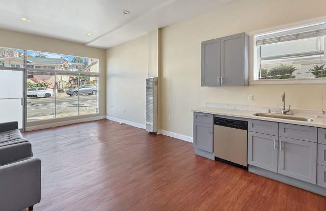 Remodeled Apartment in Bustling Cleveland Heights! Gallery 3