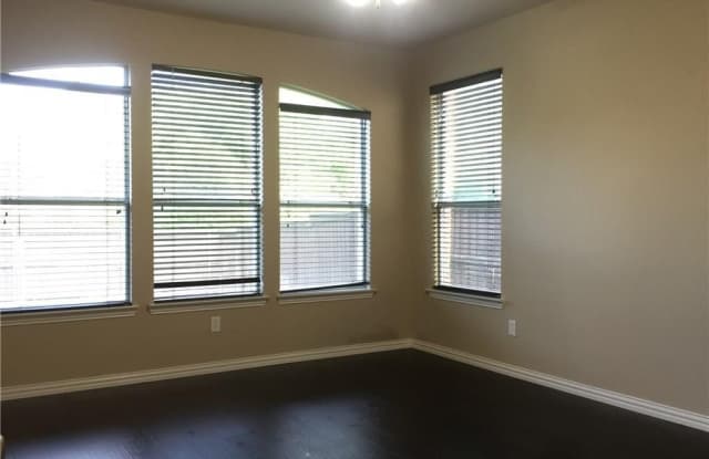 5569 Emerson Court Gallery 4