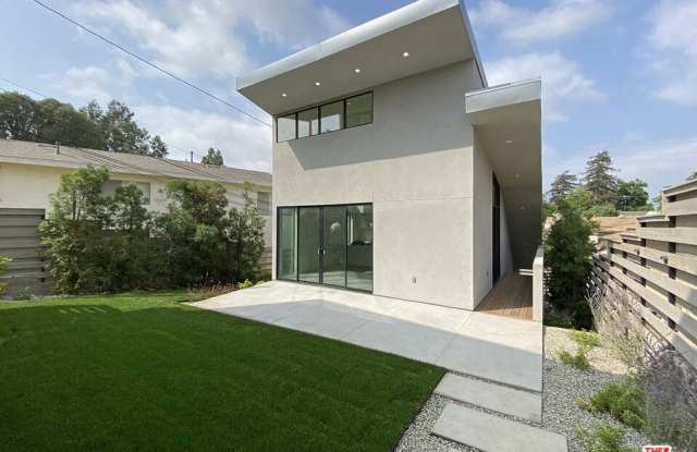 929 E 68TH ST - 929 East 68th Street, Inglewood, CA 90302