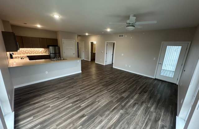 400 on 2nd Gallery 4