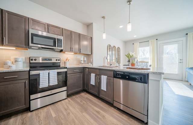 Sage Highland Creek - 55+ Active Adult Apartment Homes Gallery 3