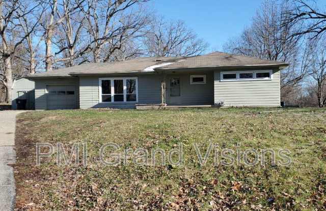3314 N Taylor Ave - 3314 North Taylor Avenue, Decatur, IL 62526