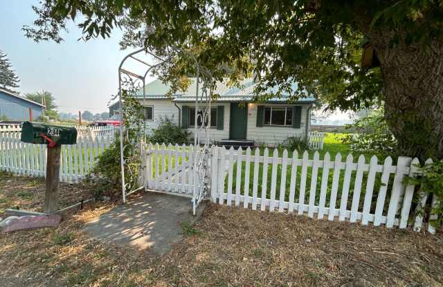 Charming 1 Bedroom, 1 Bathroom Home Gallery 3