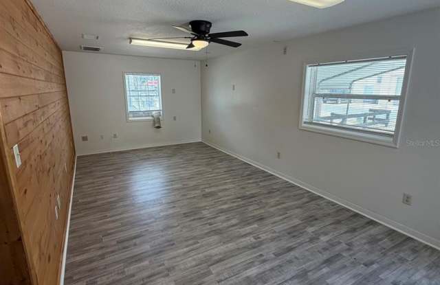 306 N IONA Avenue Gallery 4
