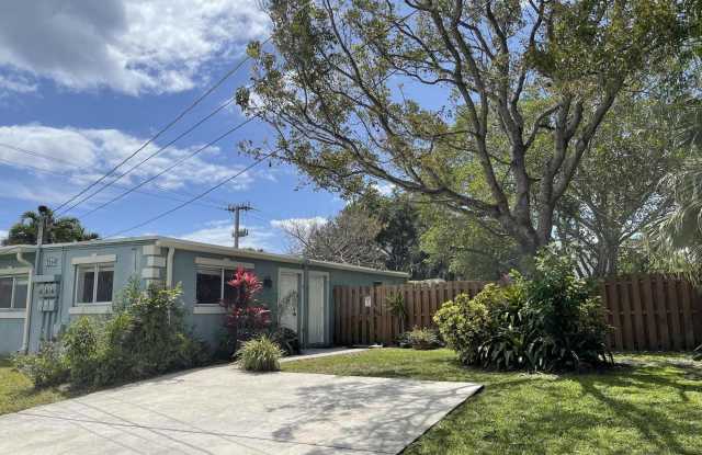 701 SE 4th Street - 701 Southeast 4th Street, Boynton Beach, FL 33435