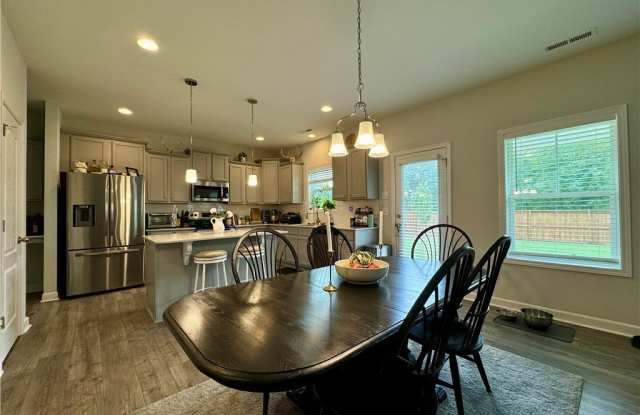 1748 Stackhouse Drive Gallery 4