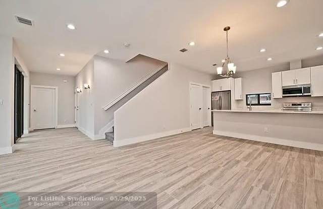 124 NE 12th St photos photos