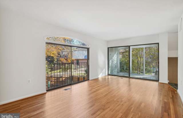 10855 DEBORAH Drive Gallery 4
