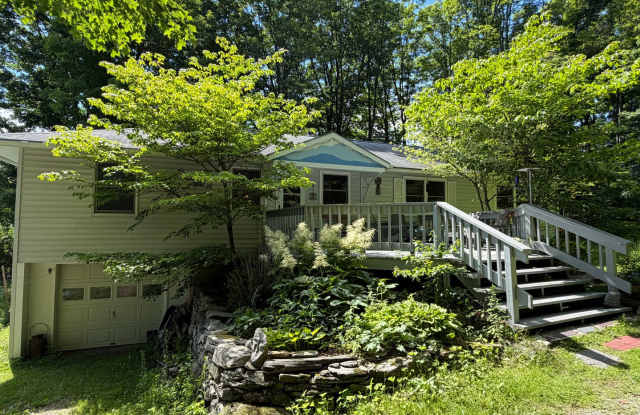 Fully Furnished 3BR Home with Land – Minutes to Burlington photos photos