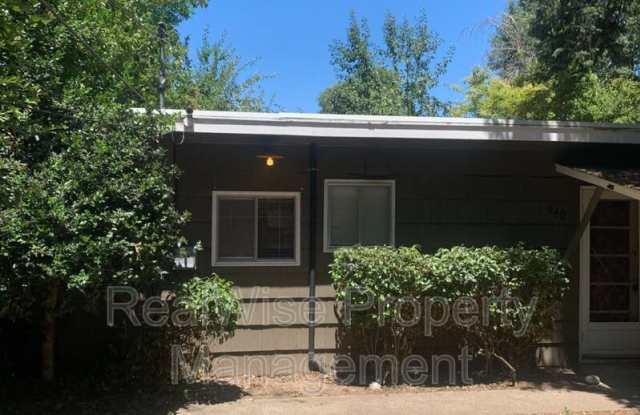 940 SE N St - 940 Southeast N Street, Grants Pass, OR 97526